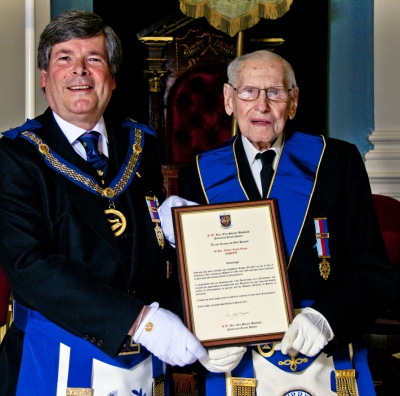 AProvGM Knopp presents 75 year certificate to W. Bro. Walter Evans
